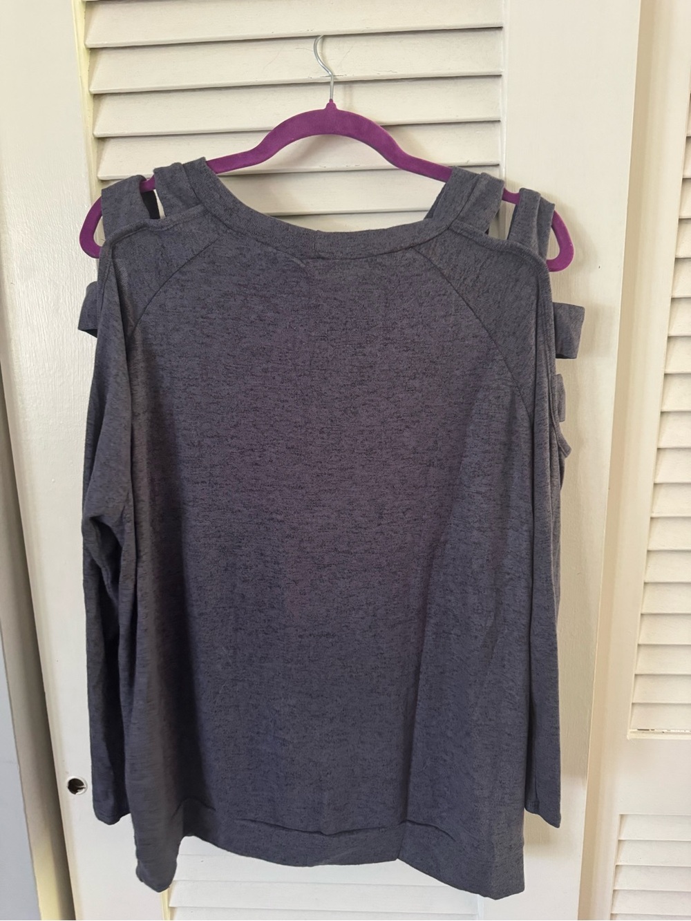 eesome Gray Cold-Shoulder Cutout Women's Top